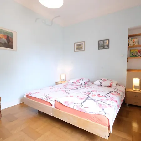 Pleasant Villa: Poolside Retreat In Moules Holiday home *