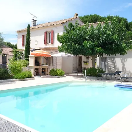 Holiday home Pleasant Villa: Poolside Retreat In Moules *