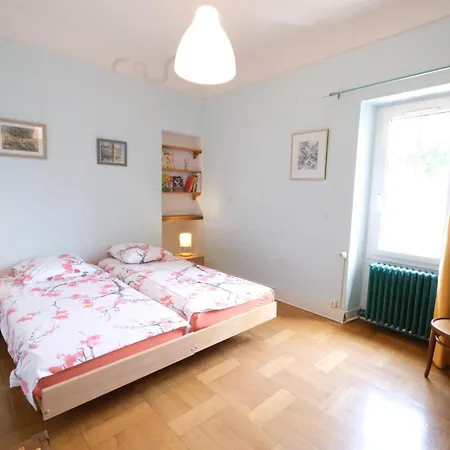 Pleasant Villa: Poolside Retreat In Moules Holiday home Arles