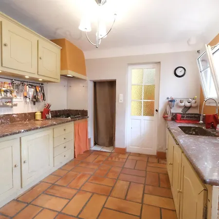 Pleasant Villa: Poolside Retreat In Moules Holiday home *