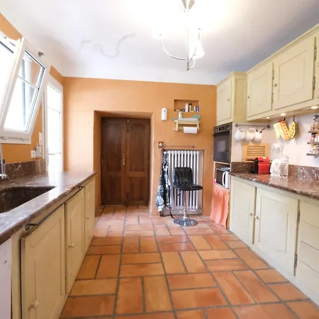 Holiday home Pleasant Villa: Poolside Retreat In Moules
