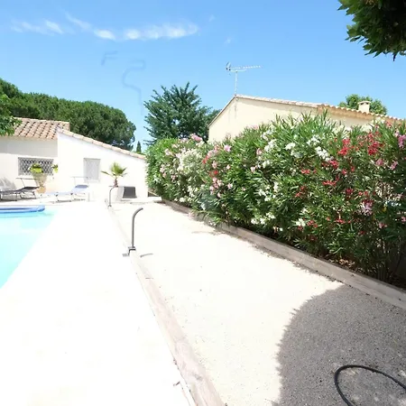 Pleasant Villa: Poolside Retreat In Moules