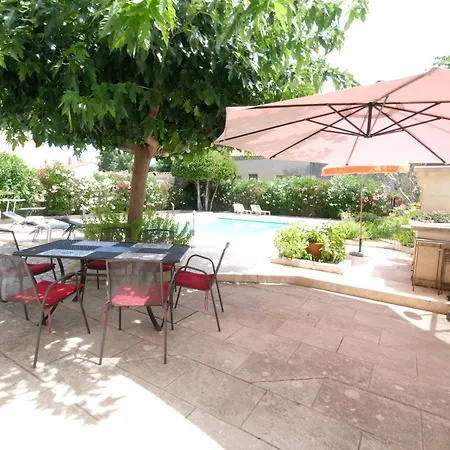 Holiday home Pleasant Villa: Poolside Retreat In Moules *