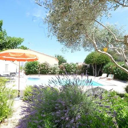 Pleasant Villa: Poolside Retreat In Moules Arles
